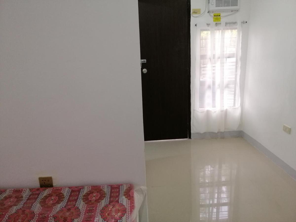 Katrina'S Dorm Pansiyon Tarlac City Dış mekan fotoğraf