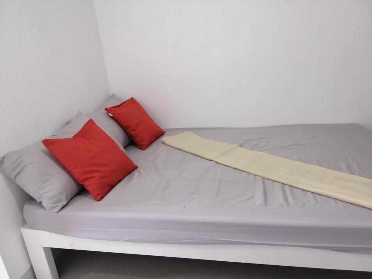 Katrina'S Dorm Pansiyon Tarlac City Dış mekan fotoğraf