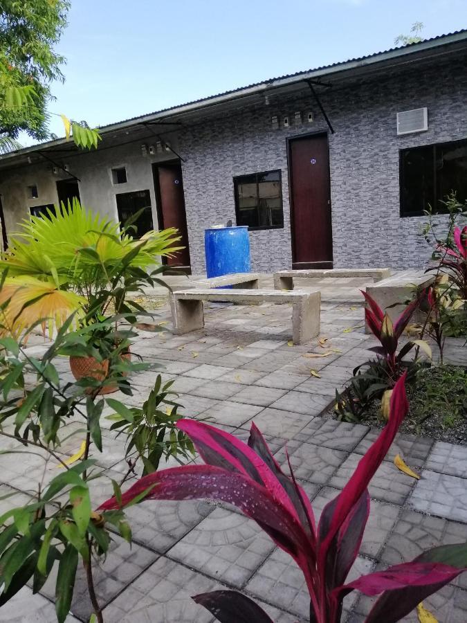 Katrina'S Dorm Pansiyon Tarlac City Dış mekan fotoğraf