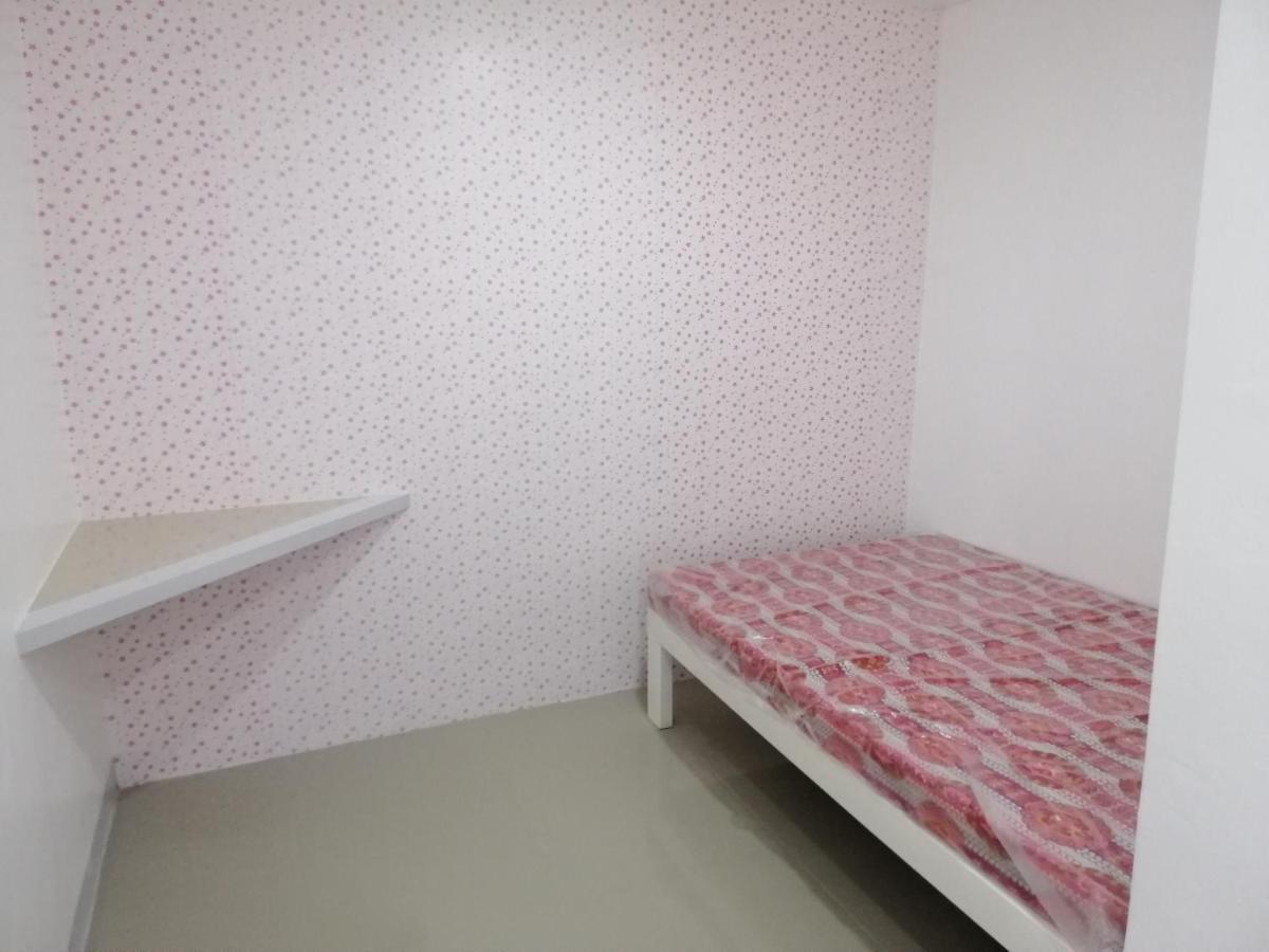 Katrina'S Dorm Pansiyon Tarlac City Dış mekan fotoğraf